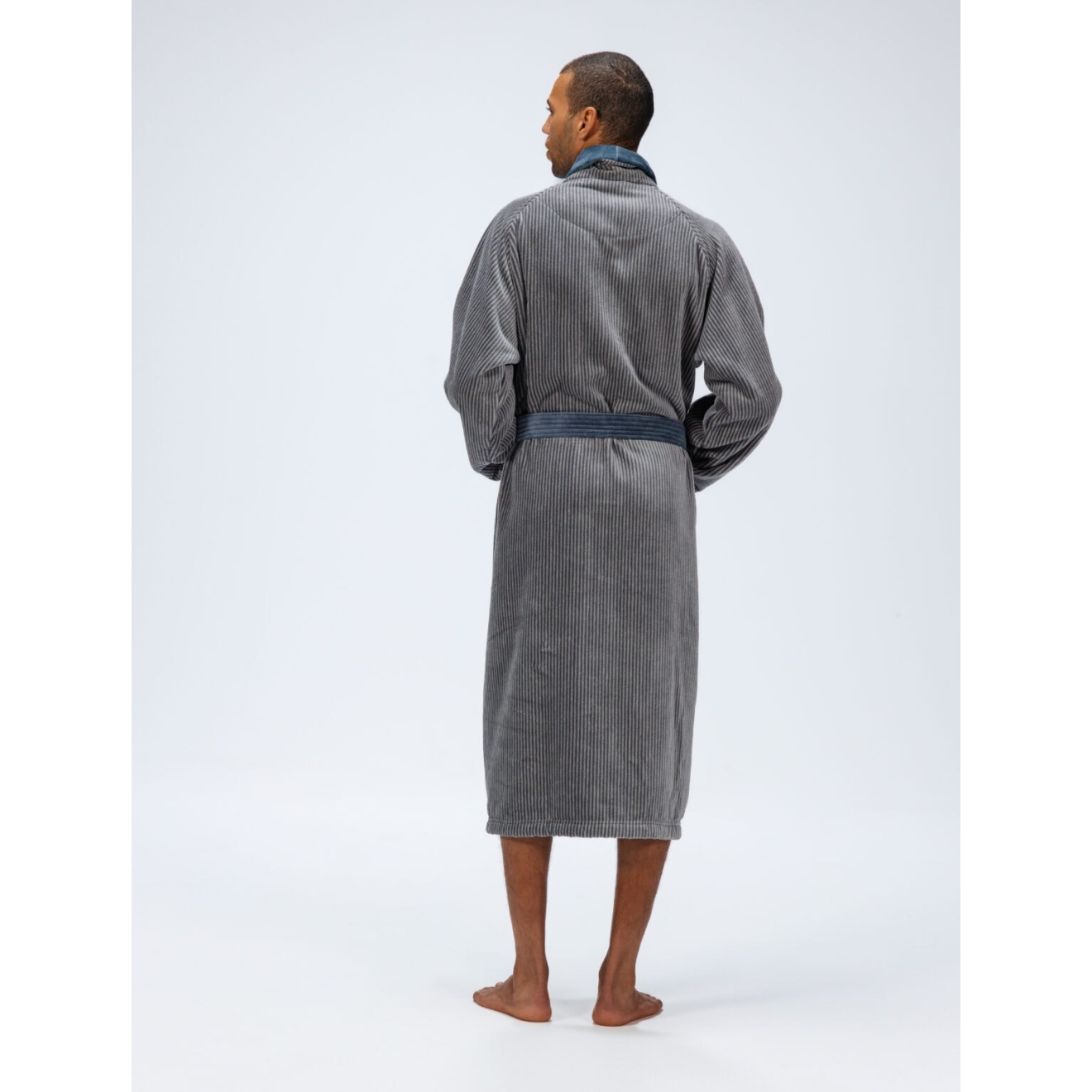 Bademantel Winston für Herren von Pellevävare Velour Blau-Grau