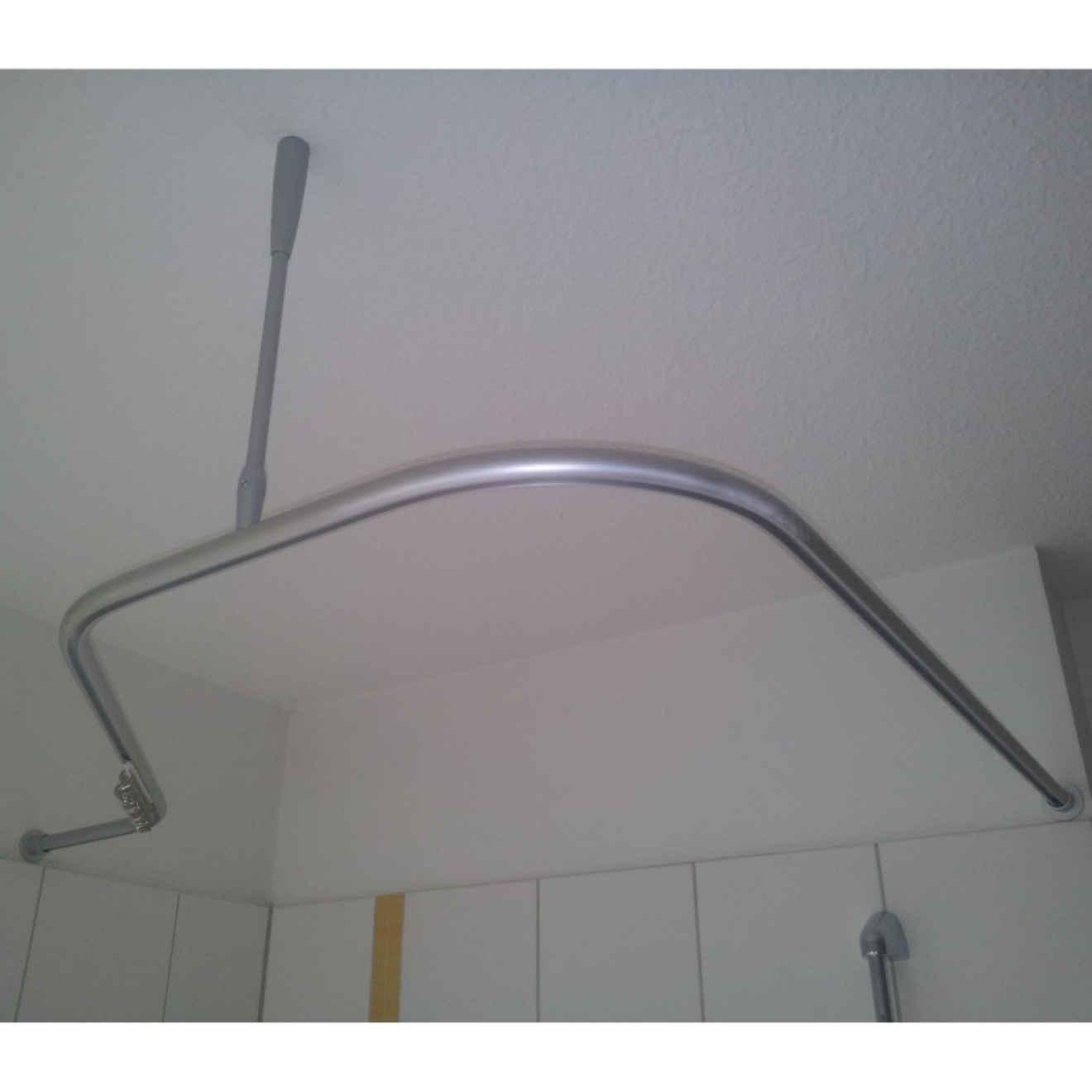 Duschvorhangstange in Sonderform