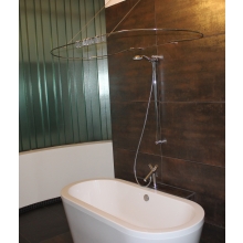 wunderschöne Duschvorhanganbringung für freistehende Badewanne Oval, hochglanzpoliert